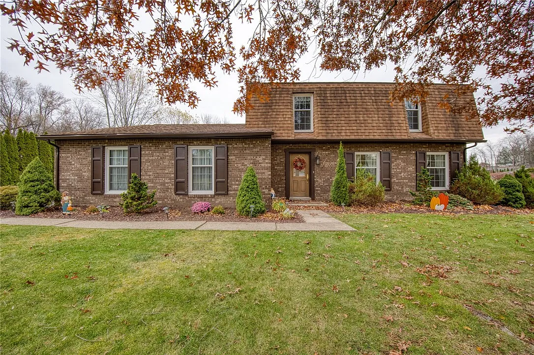 105 Colonial Way photo 1