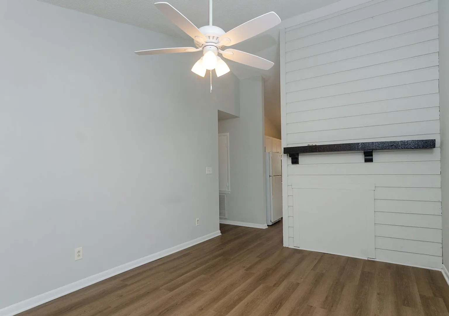 819 Varisty Drive — Photo 4