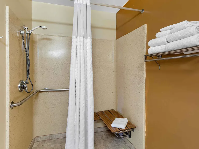 Studio Suite - 1 Queen Bed