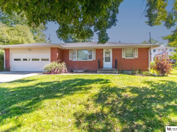 4044 S 37th St, Lincoln, NE 68506