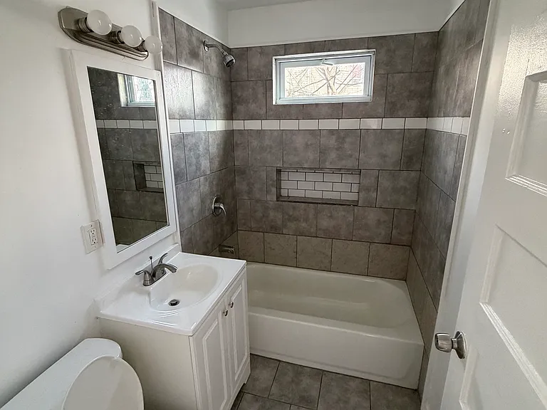 1131 E Main St #2 — Photo 6