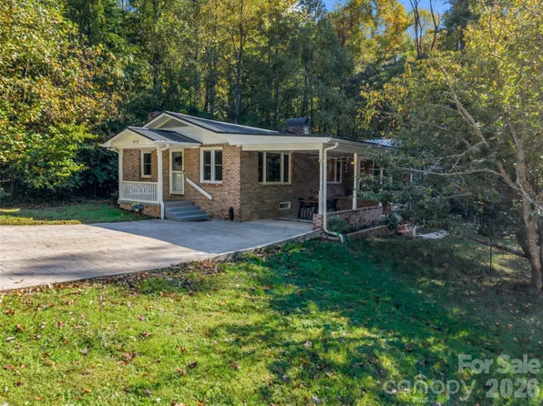 913 Dorothy St, Hendersonville, NC 28791