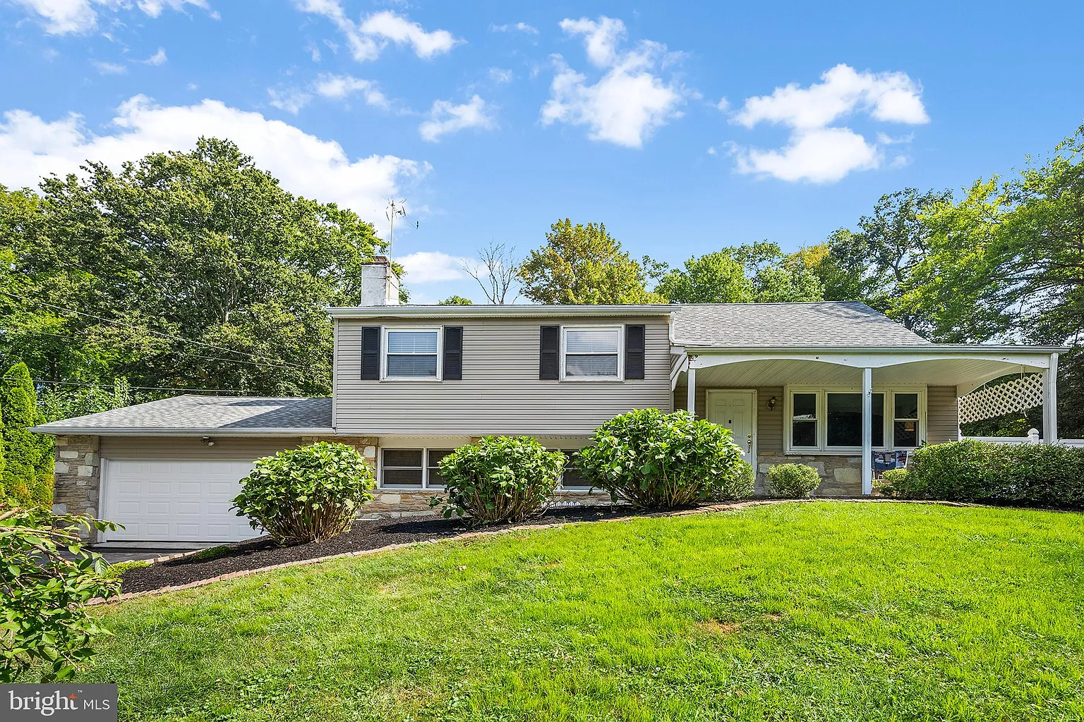 216 Dorset Way photo 1