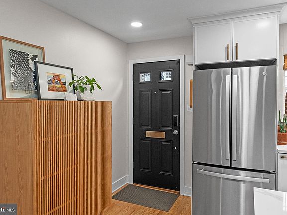 3rd image of 2125 Clymer St