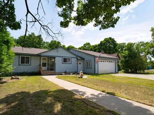 4792 Broadway St, Commerce Township, MI 48382