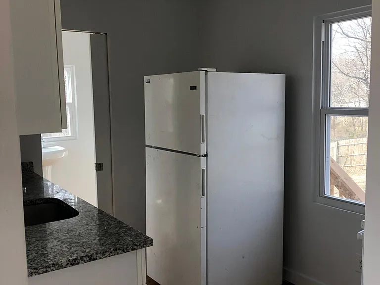 4334 Wayne Ave — Photo 6