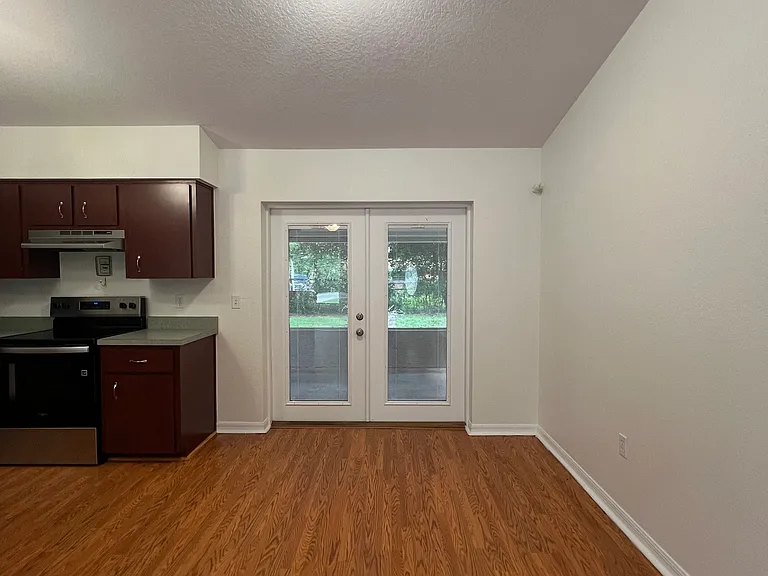 212 E Vermont Ave — Photo 7