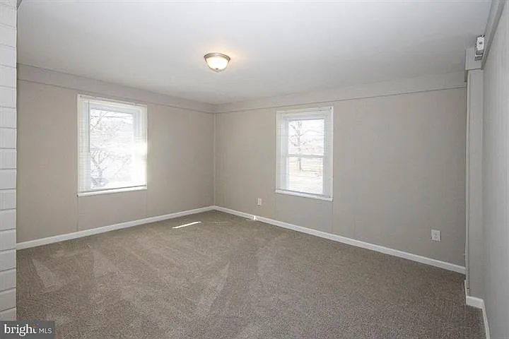 207 Somerset St — Photo 5