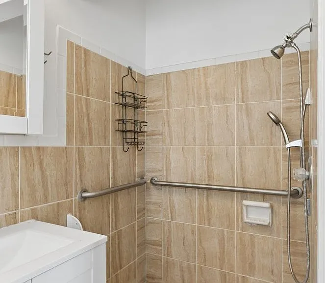 1108 Larchmont Ln — Photo 41