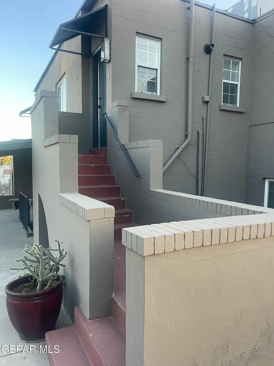 Building Photo - 1415 N Ochoa St #B