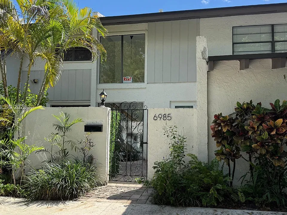 6985 SW 110th Pl