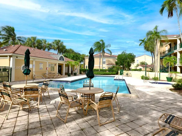 833 Riverside Dr APT 811, Pompano Beach, FL 33071