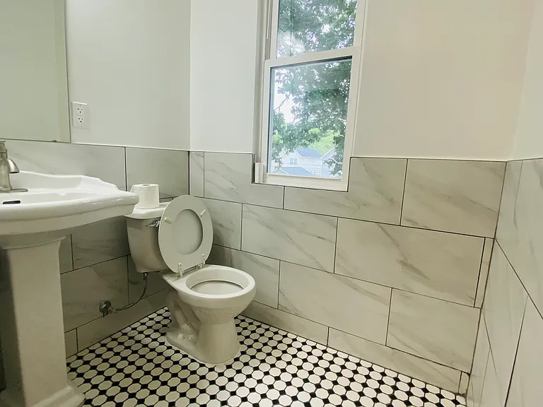 124 N Princeton Ave — Photo 3