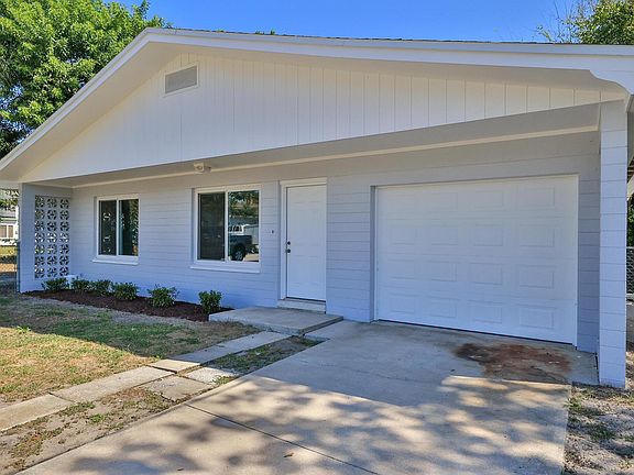 3rd image of 208 N Oleander Ave