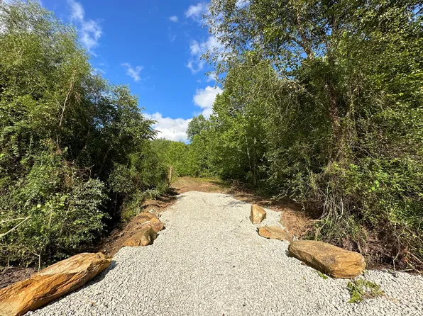 2 Katy Branch Rd, Hitchins, KY 41146