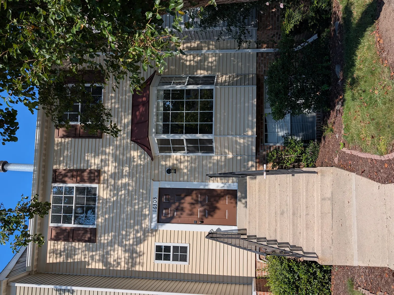 3 bed, 1316 sqft, $2,450 — Photo 3