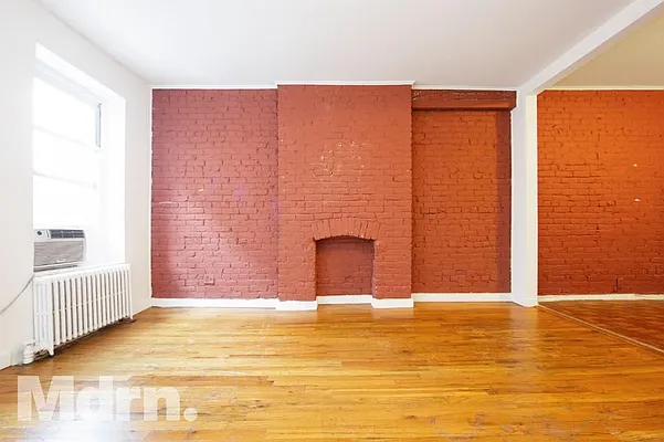 Rented by Mdrn Residential | media 10