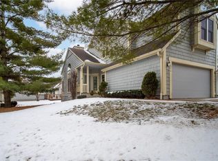 8076 Cobblestone Rd, Urbandale, IA 50322