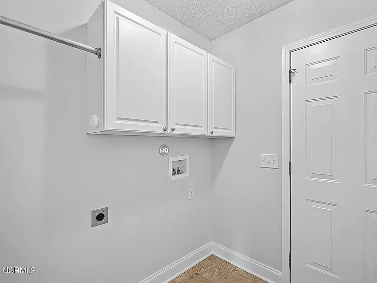 724 Hillside Dr — Photo 5
