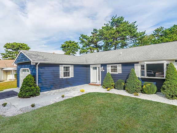 3rd image of 12 Kinkora Ct E