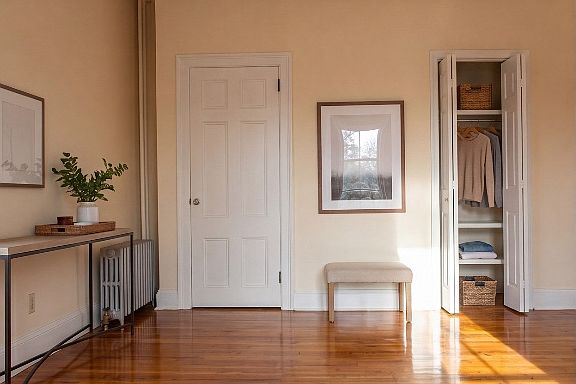 Exceptionally extra large bedroom (continued)