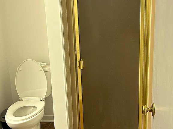 3rd image of 19 White St