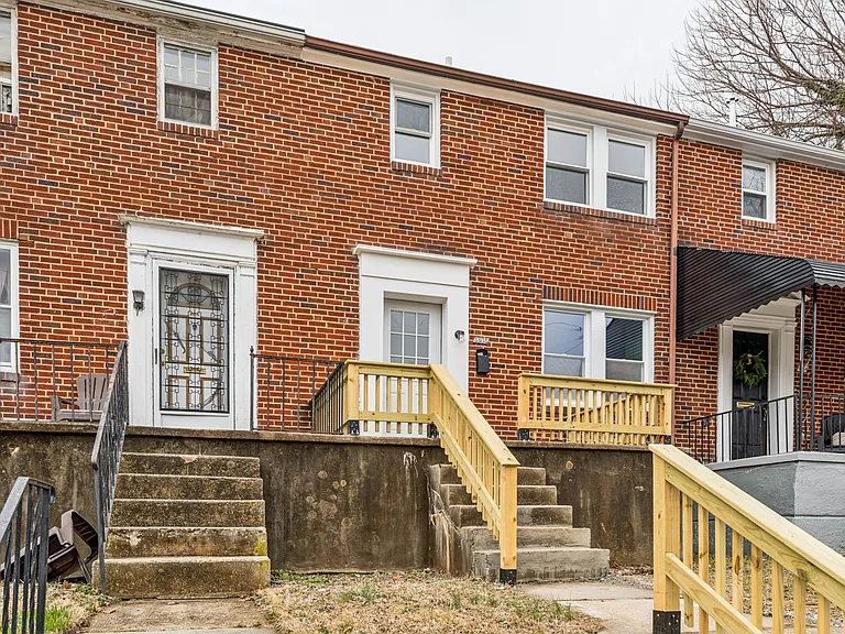 4804 Wrenwood Ave — Photo 2
