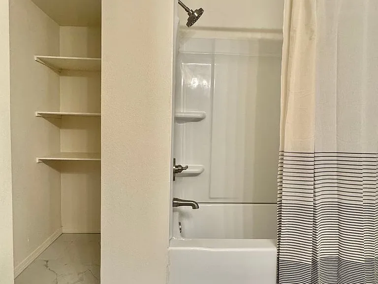 2408 Lindenwood Dr — Photo 27