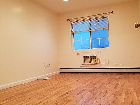 5th image of 8836 26th Ave Floor 2
