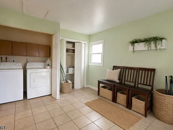 3rd image of 1 Montclair Ln