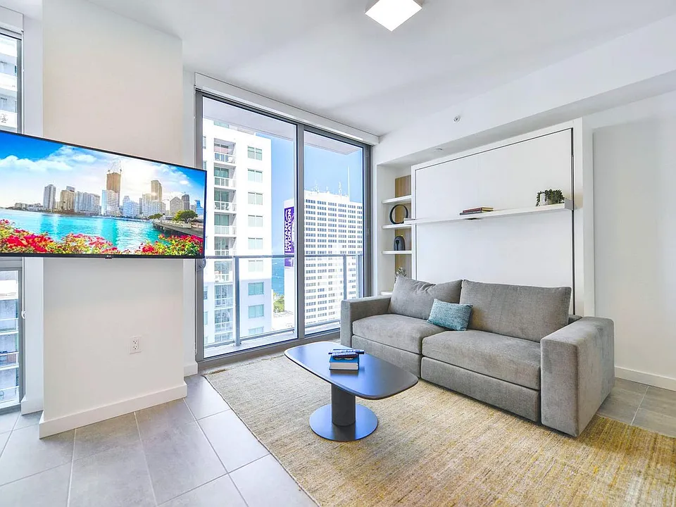 227 NE 2nd St #24-ID1022304P