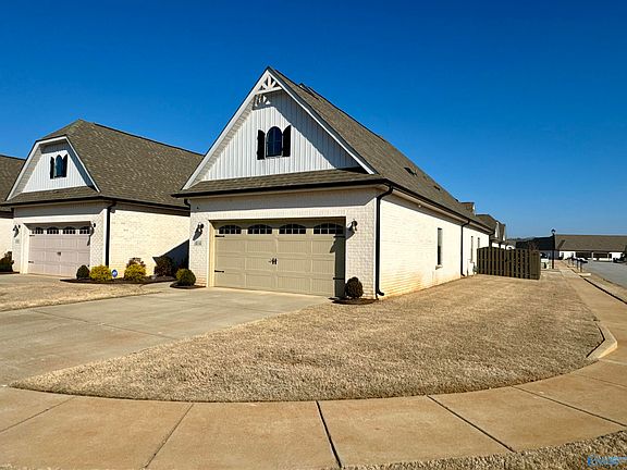 3rd image of 414 Raleigh Elm Dr