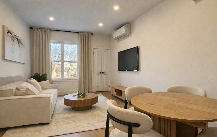 2nd image of 3685 Amboy Rd #3C