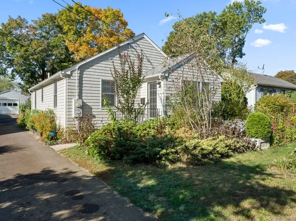 28 Maple Avenue, Clinton, CT 06413