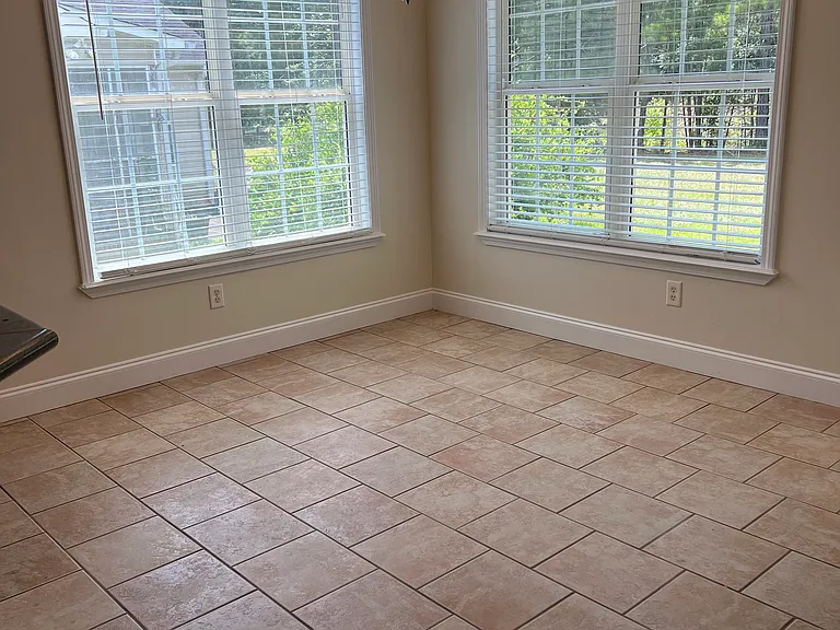 118 Pinehurst Ct — Photo 12