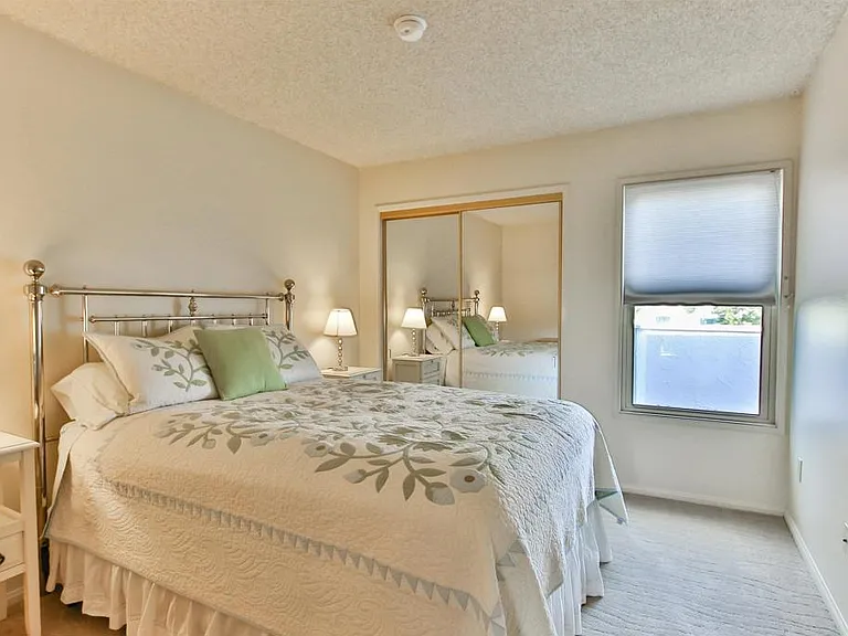 1068 Isabella Ave — Photo 18