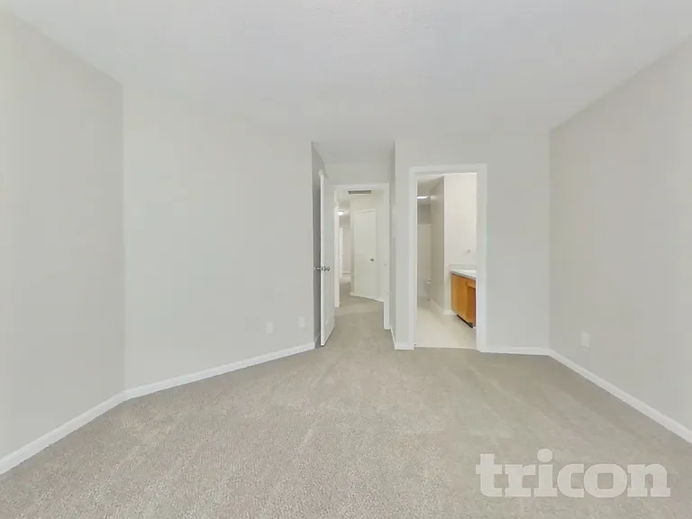 4518 Redcliff South Ln — Photo 8