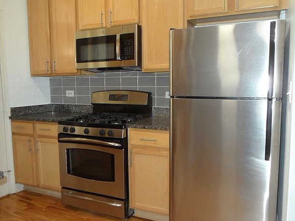 4th image of 2253 W Rosemont Ave APT 2