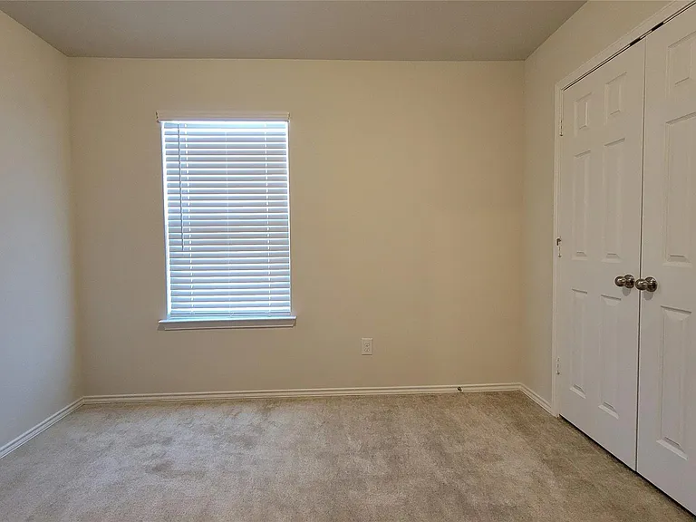 807 Goldenrod Ln — Photo 8
