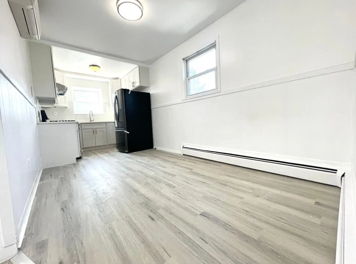 3 bed, 1400 sqft, $3,100 — Photo 3