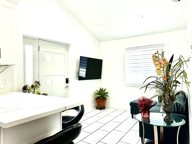 7013 Bellaire Ave — Photo 13