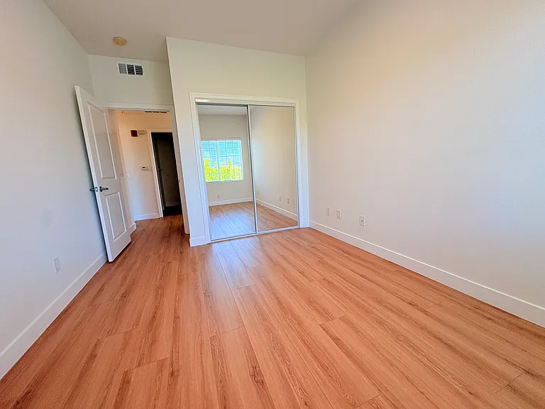 1301 N. Hollywood Way — Photo 10