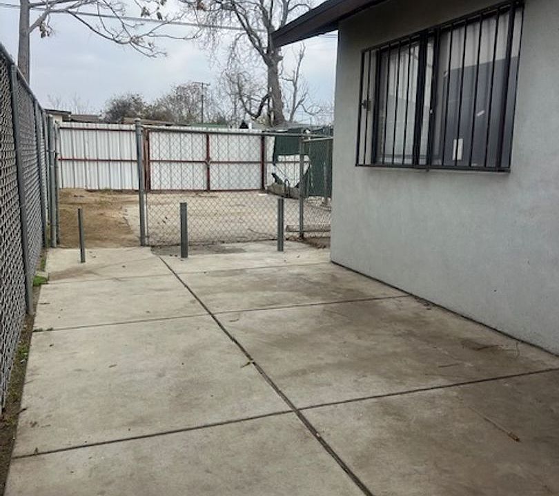 2nd image of 414 Villa St #A