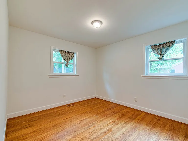 5646 Oak Dr — Photo 17