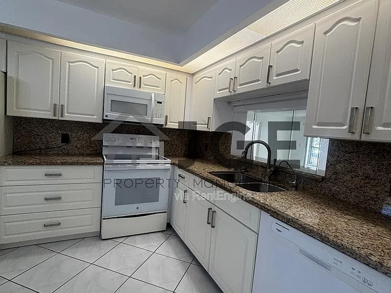 12600 Sw Ct #5-208L — Photo 5