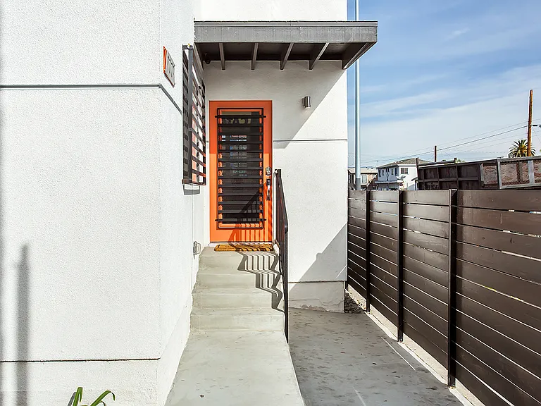 9009 S Normandie Ave — Photo 9