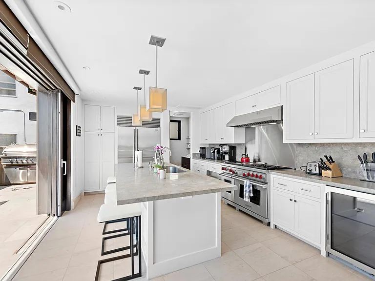 160 Saint Anns Dr #D — Photo 7