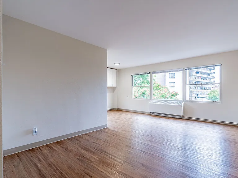 The Queensborough Apartments — Photo 43
