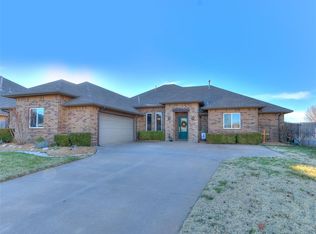 17437 Hawks Tree Ln, Edmond, OK 73012