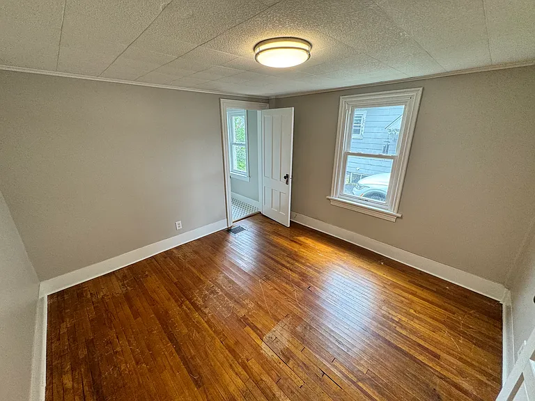 432 W Ten Eyck St — Photo 3